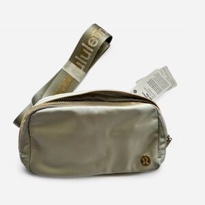 Lululemon | Everywhere Belt Bag 1L | Vapor/Gold/White